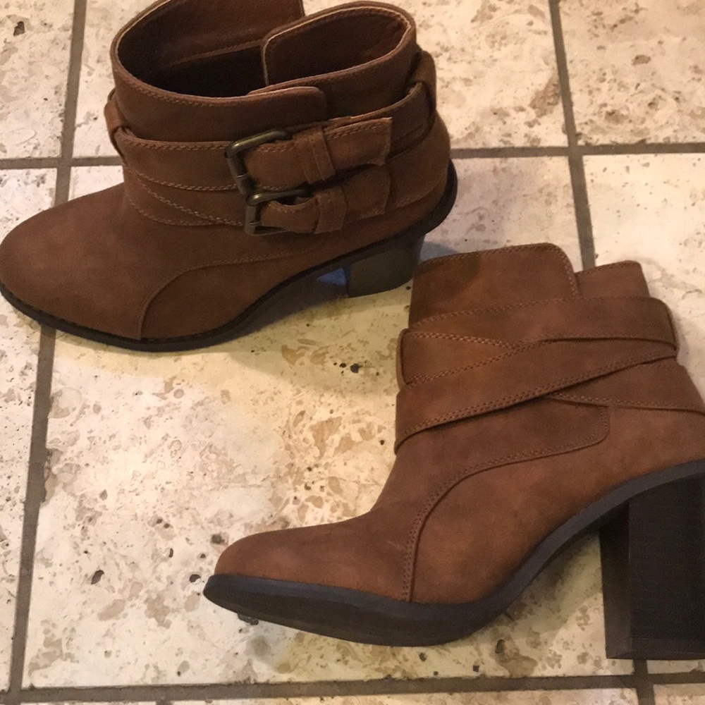 Heeled, buckled, ankle boots